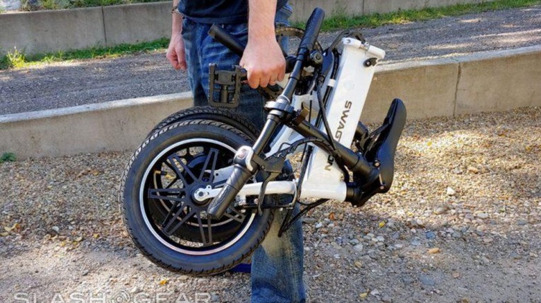 Swagtron EB-5 Review: This Foldable Electric Bike Is On-Point